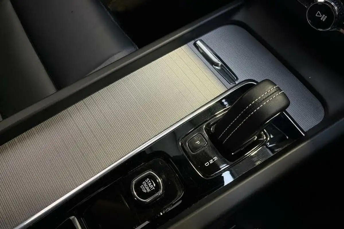 2022-volvo-xc60-20-t6-r-design-350bhp-plug-in-hybrid-big-33