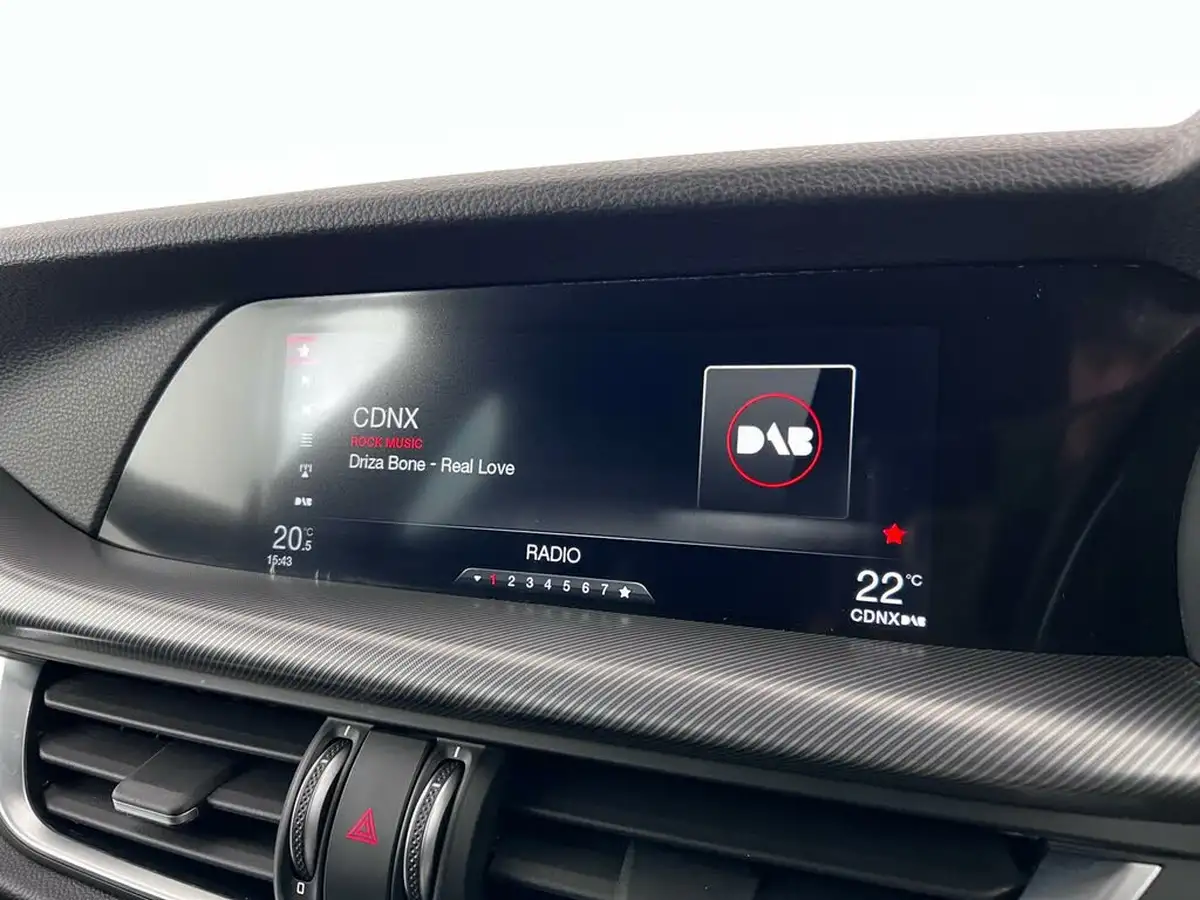 2017-alfa-romeo-stelvio-20-milano-big-41