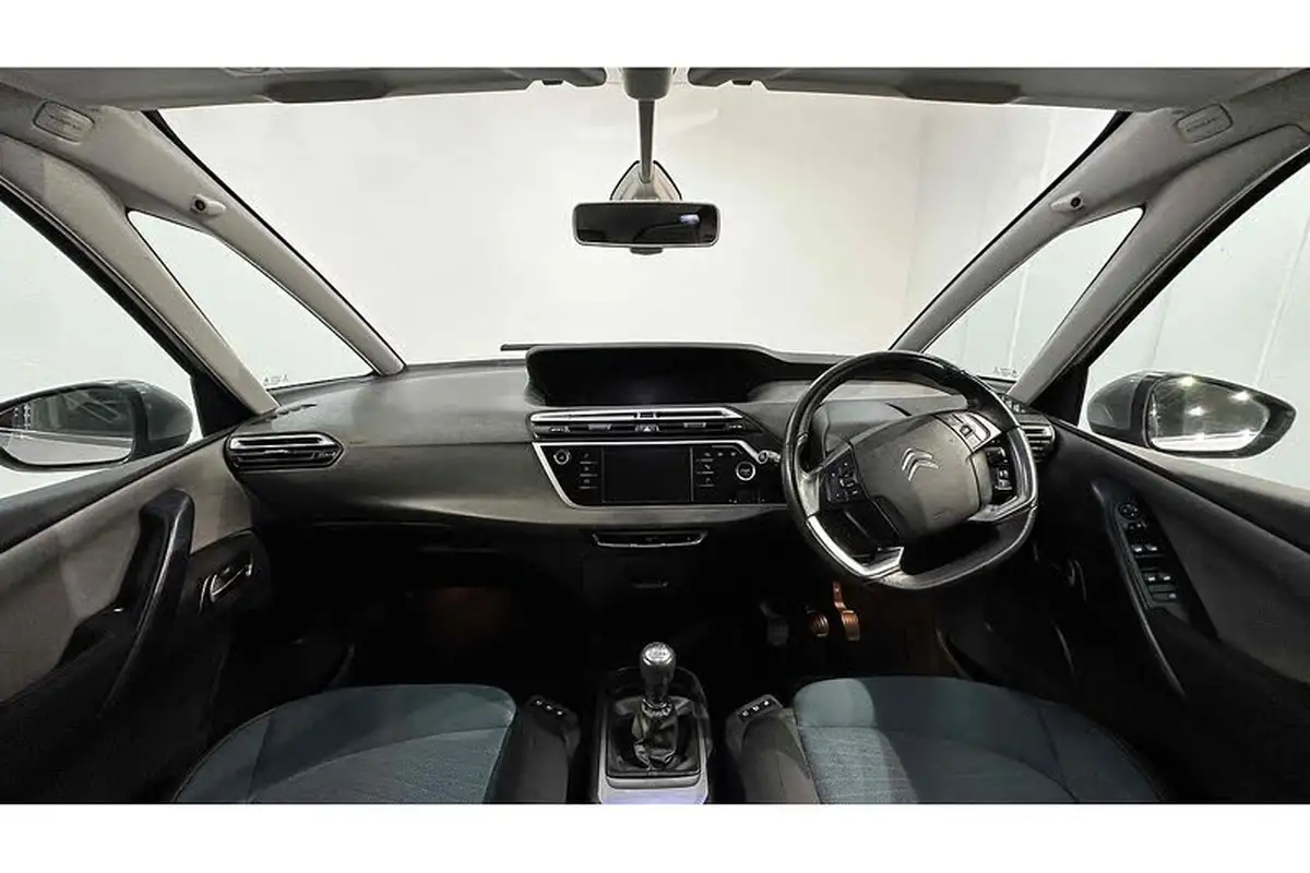 2018-citroen-c4-picasso-12-puretech-feel-big-1