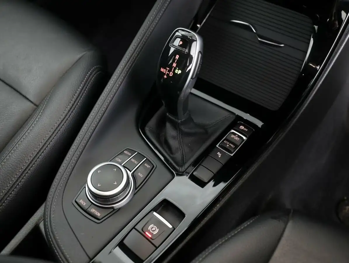 2022-bmw-x1-20-sdrive20i-xline-big-21