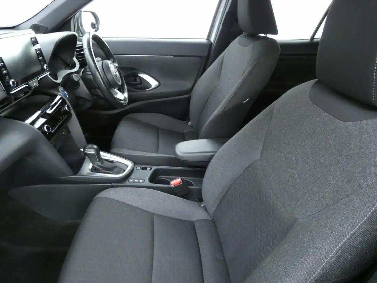 2021-toyota-yaris-15-vvt-i-design-panoramic-roof-big-18