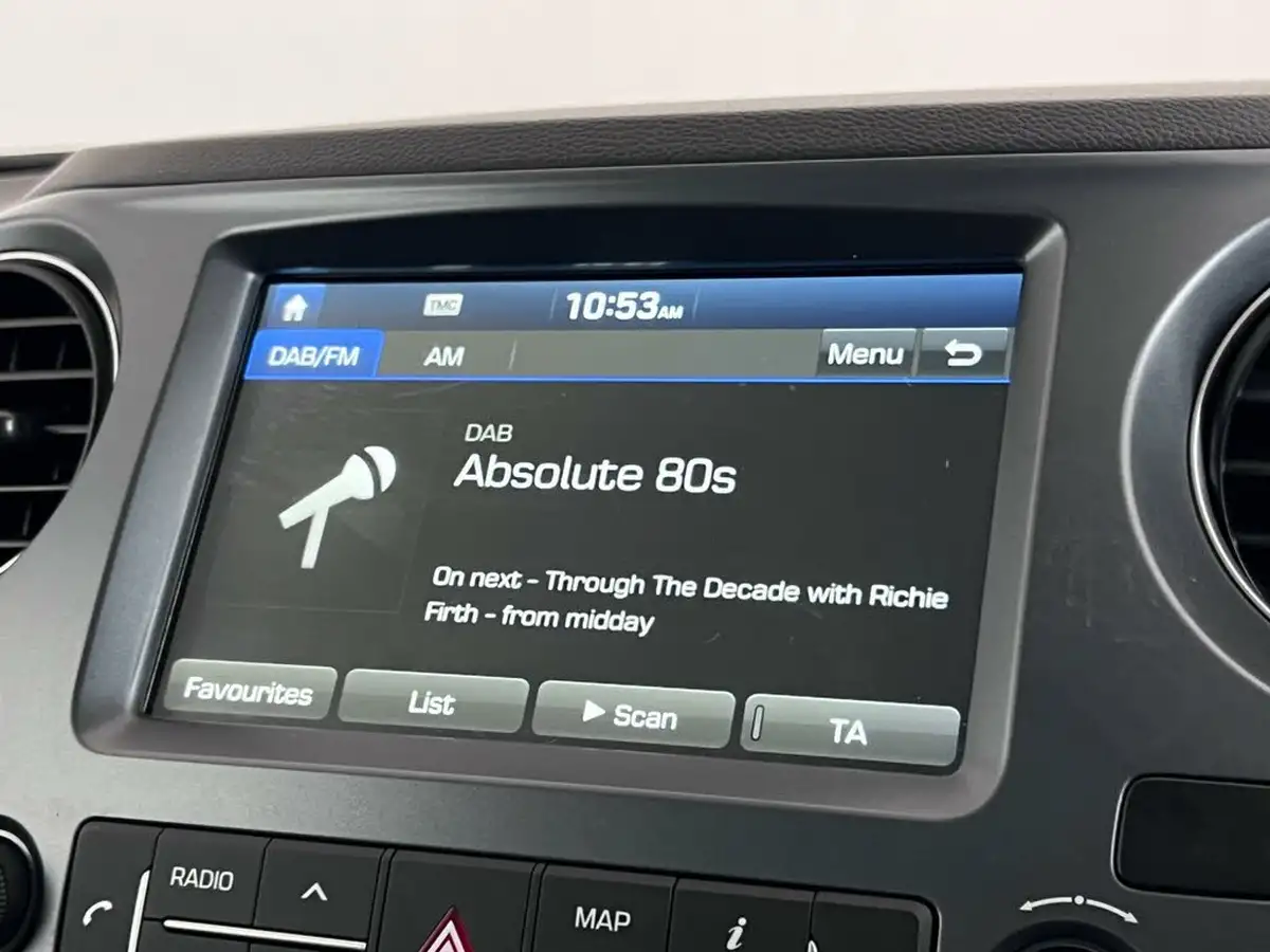 2019-hyundai-i10-10-play-big-22