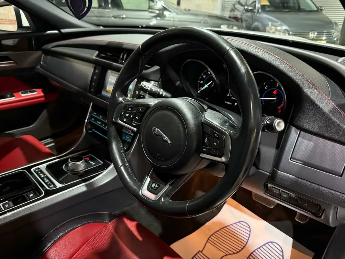 2016-jaguar-xf-20td-r-sport-180ps-auto-big-23