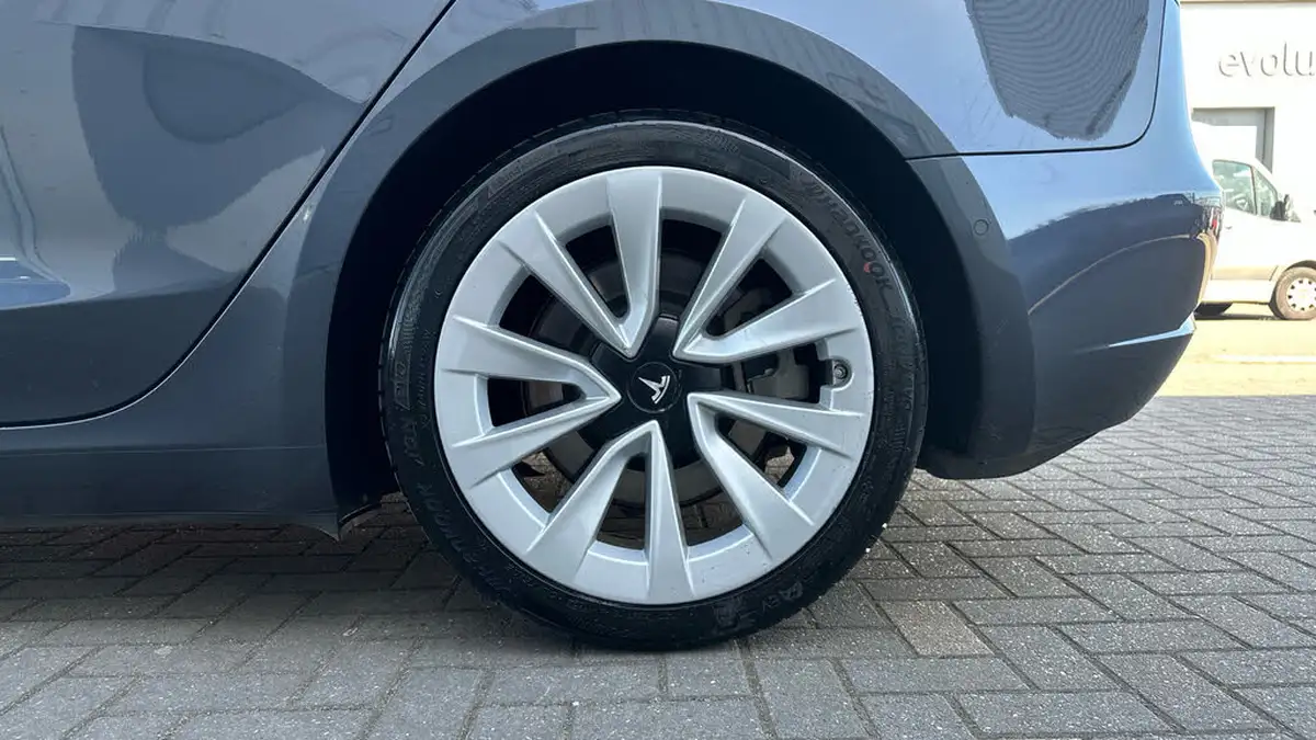 2021-tesla-model-3-e-long-range-4x4-big-17