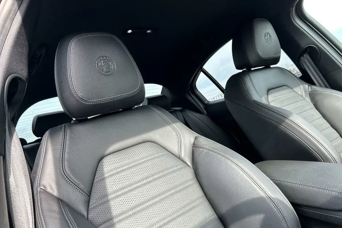 2024-alfa-romeo-giulia-20-veloce-big-23