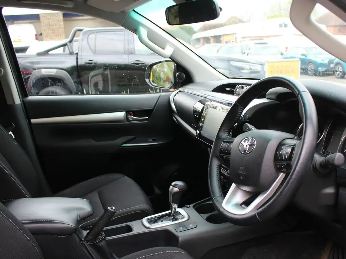 2021-toyota-hi-lux-24d-4d-invincible-150hpeu6d-auto-big-15
