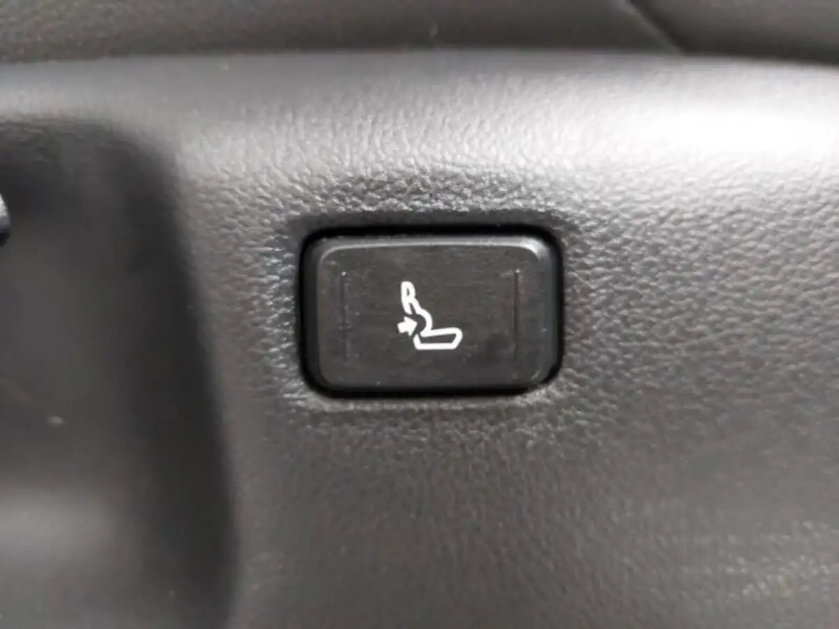 2022-toyota-yaris-cross-15-vvt-i-excel-big-11