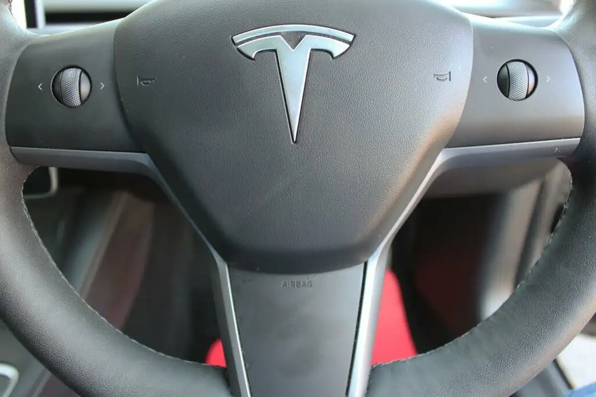 2021-tesla-model-3-e-long-range-awd-big-17