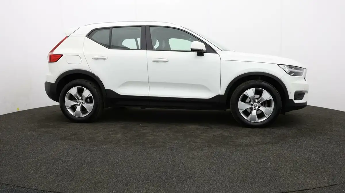 2018-volvo-xc40-20td-d3-momentum-pro-geartronic-big-33