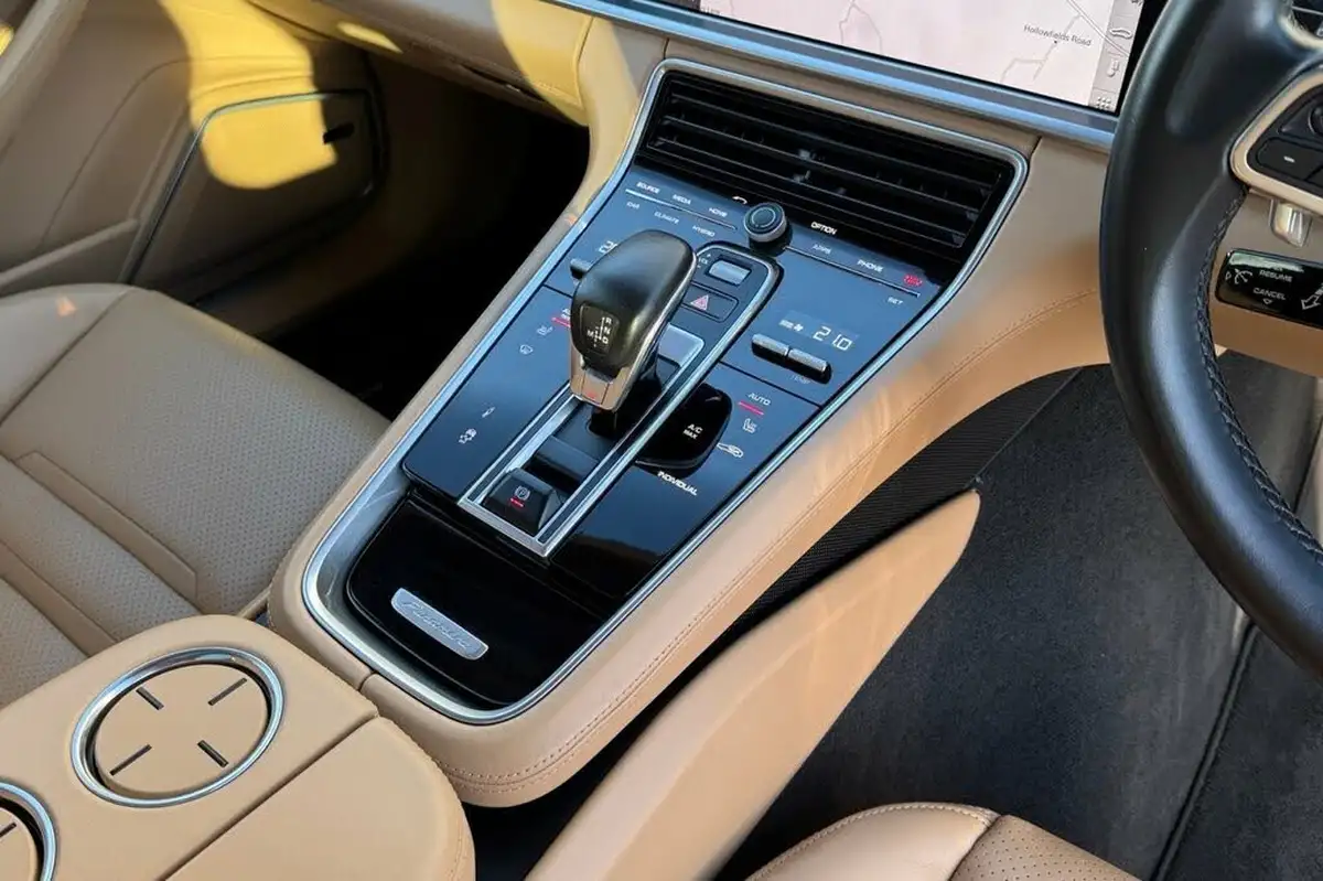 2018-porsche-panamera-29-v6-4-e-hybrid-sport-turismo-big-27