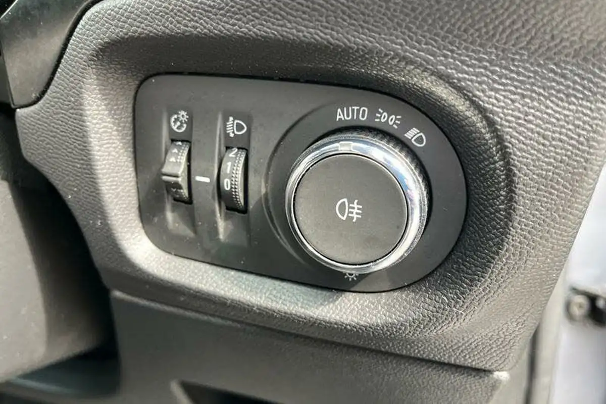 2021-vauxhall-corsa-12i-se-big-24