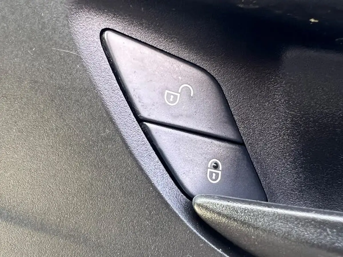 2019-mercedes-benz-sprinter-21cdi-314-l2h1-143pseu6c-panel-van-fwd-big-38