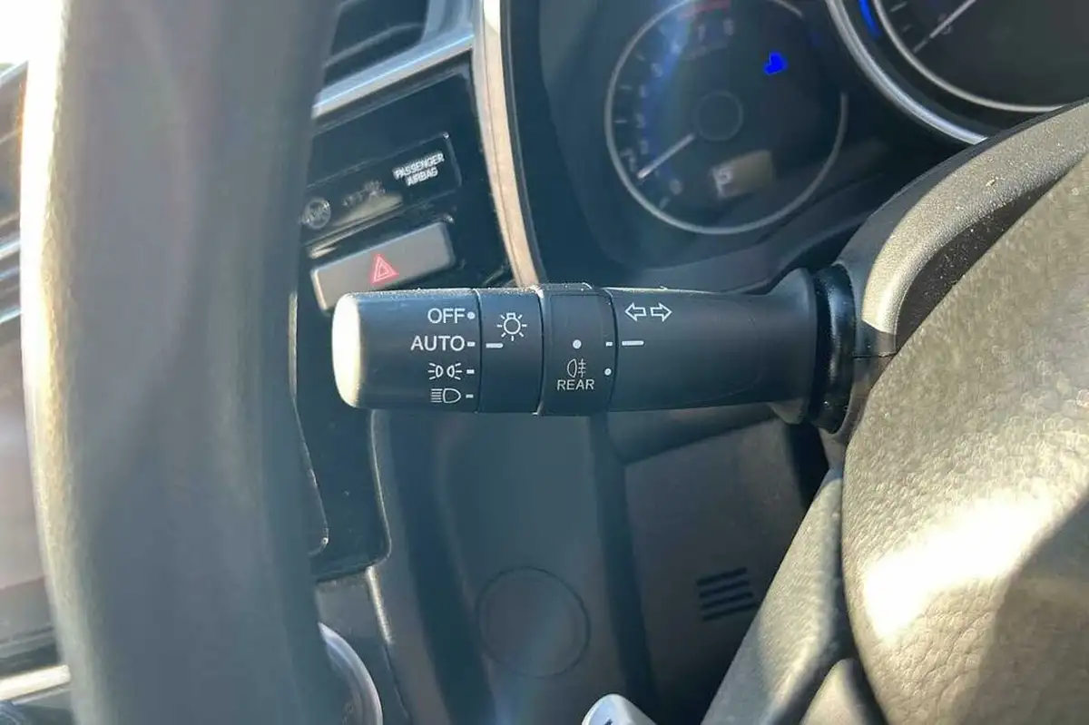 2018-honda-jazz-13-i-vtec-se-cvt-big-28