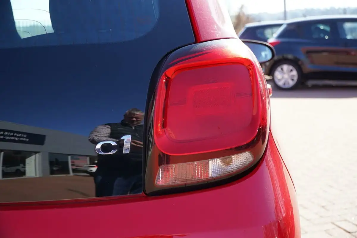 2015-citroen-c1-12-puretech-feel-5d-big-7
