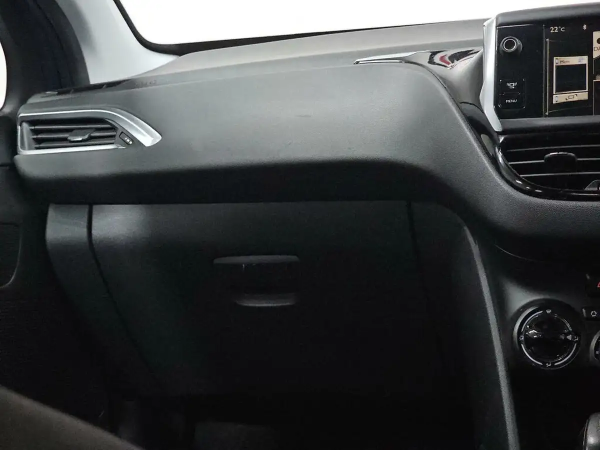2014-peugeot-208-12-active-vti-3d-big-18