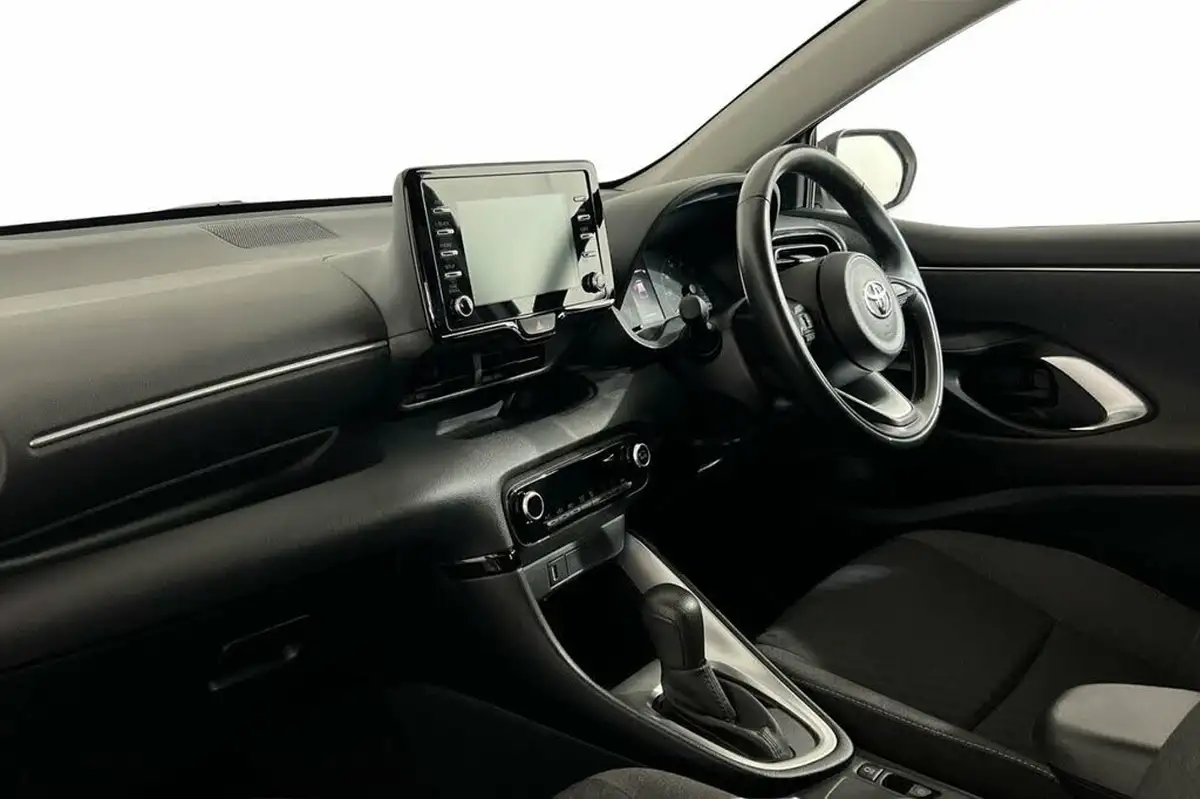 2021-toyota-yaris-15-vvt-i-icon-114bhp-hybrid-1490cc-e-cvt-big-8