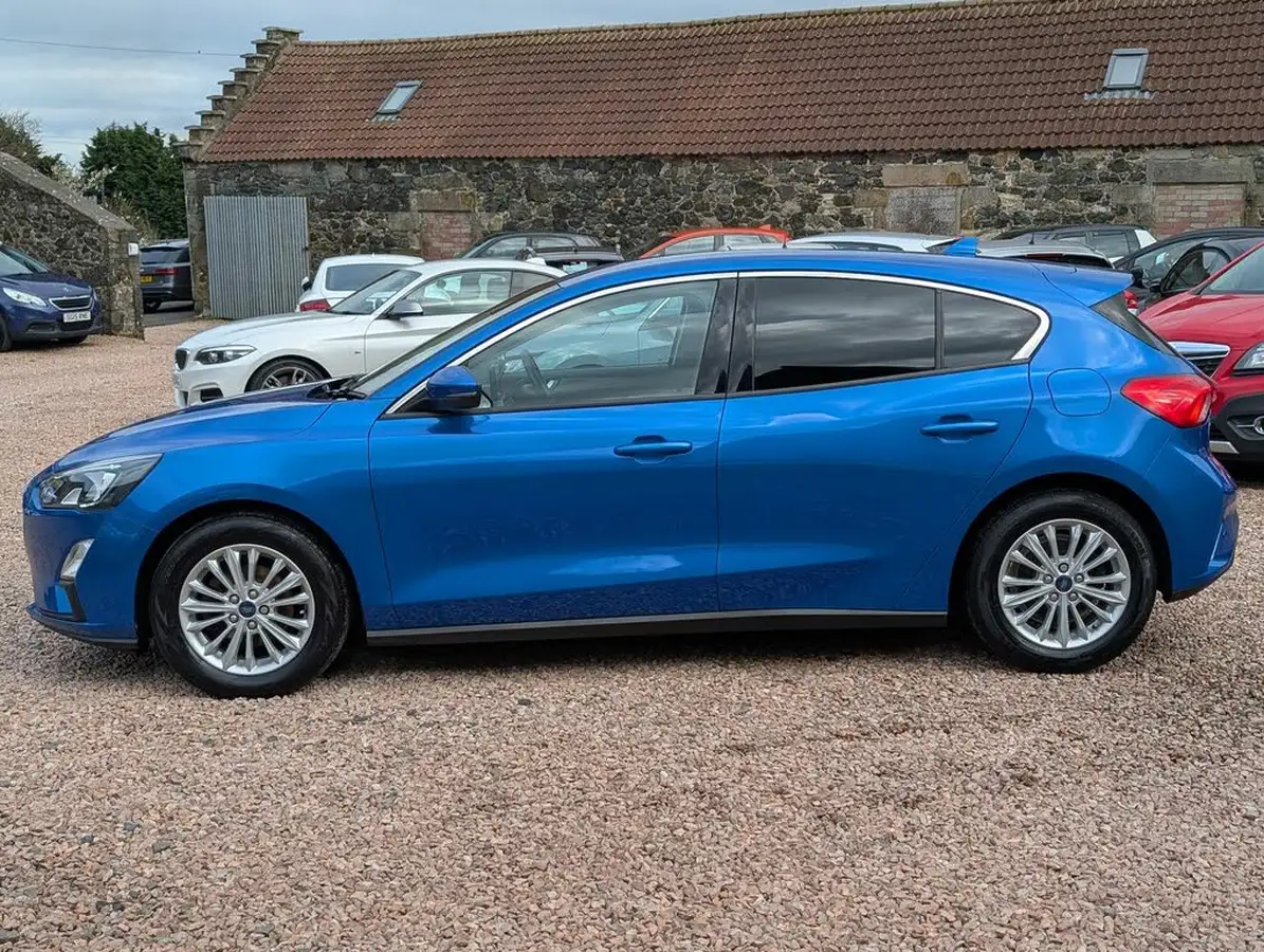 2019-ford-focus-10t-titanium-hatchback-big-13