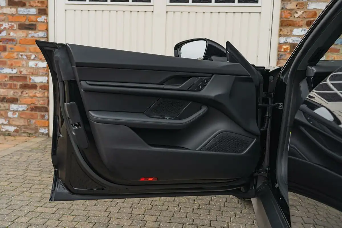 2022-porsche-taycan-e-base-408ps-big-35