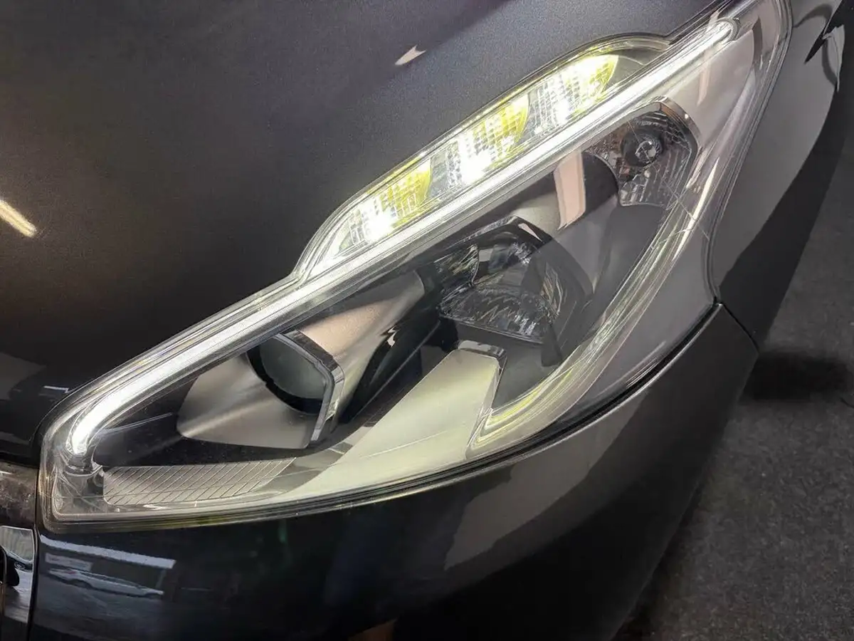 2017-peugeot-208-12-puretech-allure-110bhp-ss-5d-eat6-big-49