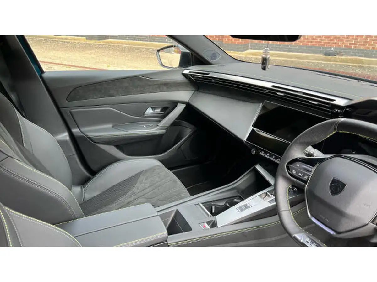 2024-peugeot-308-e-gt-big-13