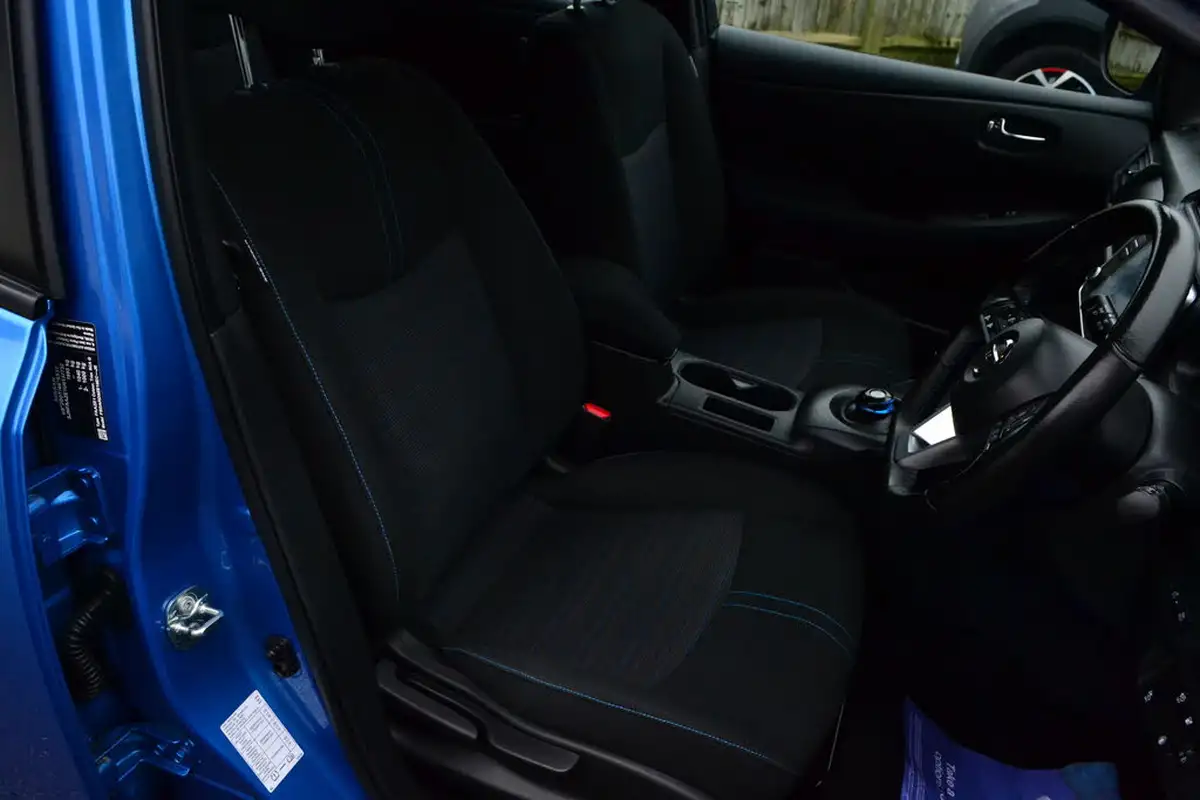 2021-nissan-leaf-e-acenta-big-19