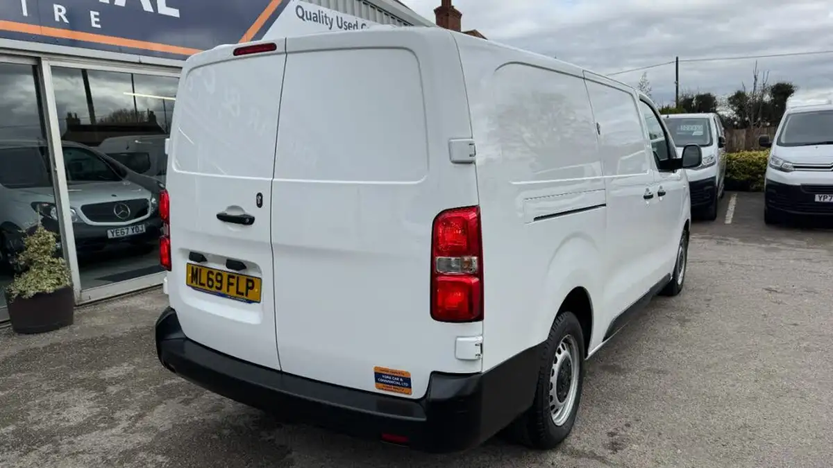 2019-vauxhall-vivaro-15td-2900-l2h1-dynamic-big-23