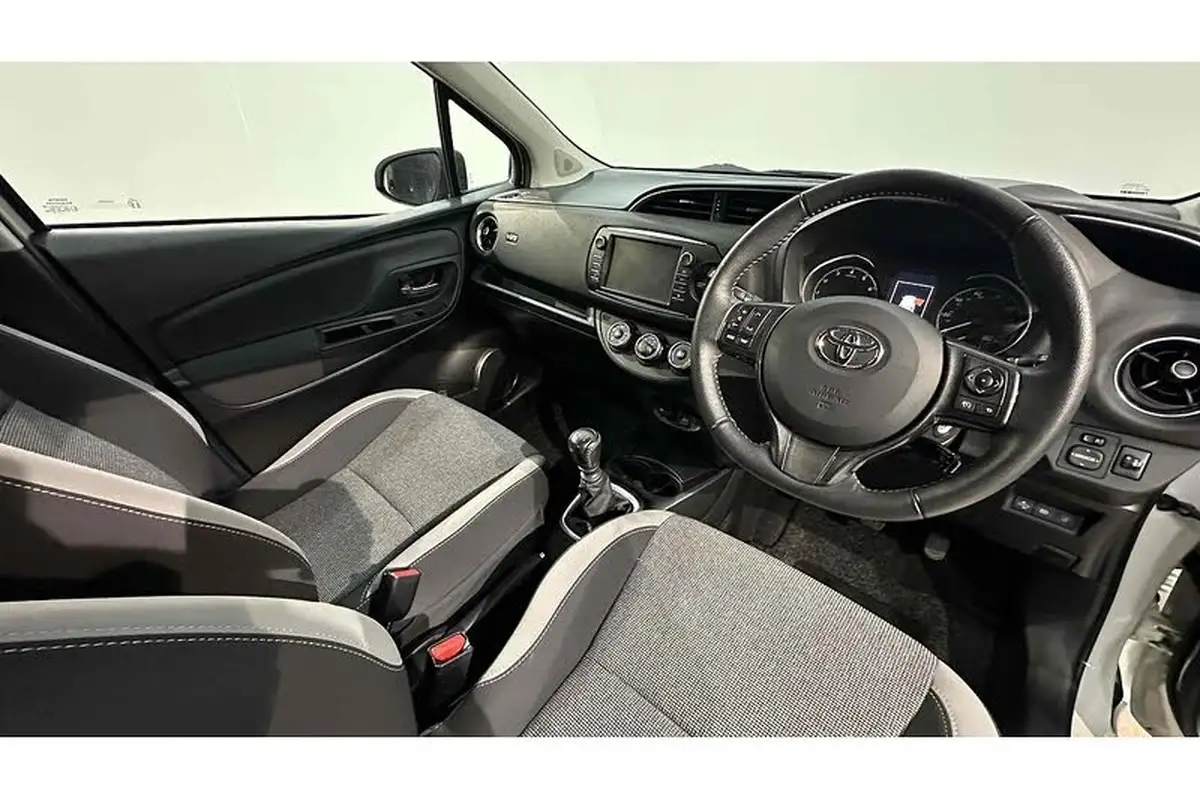 2019-toyota-yaris-15-vvt-i-y20-111bhp-1496cc-big-21