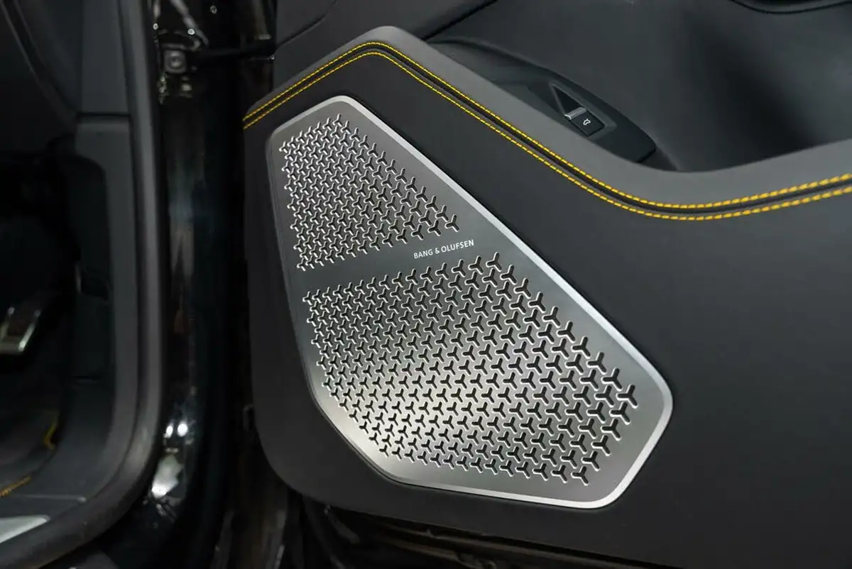 2021-lamborghini-urus-40-no-trim-big-13