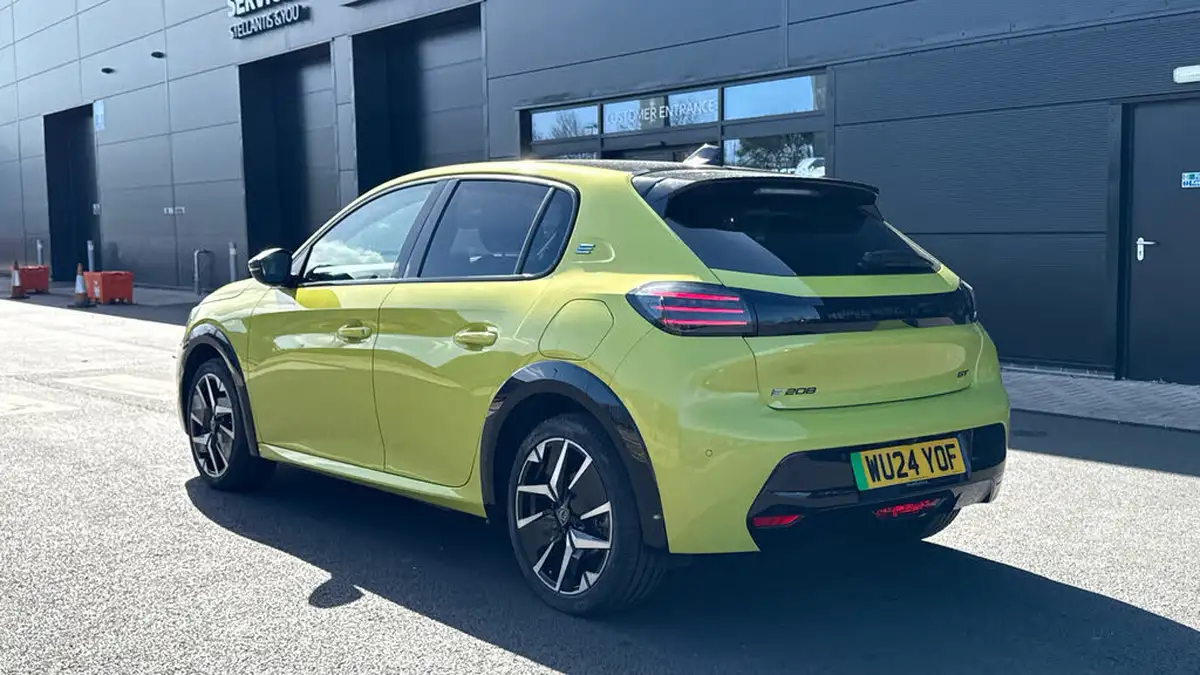 2024-peugeot-208-e-gt-156ps-51kwh-big-4