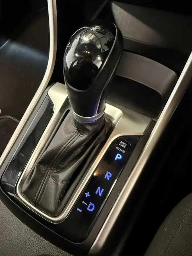 2012-hyundai-i30-16td-style-110ps-auto-big-26