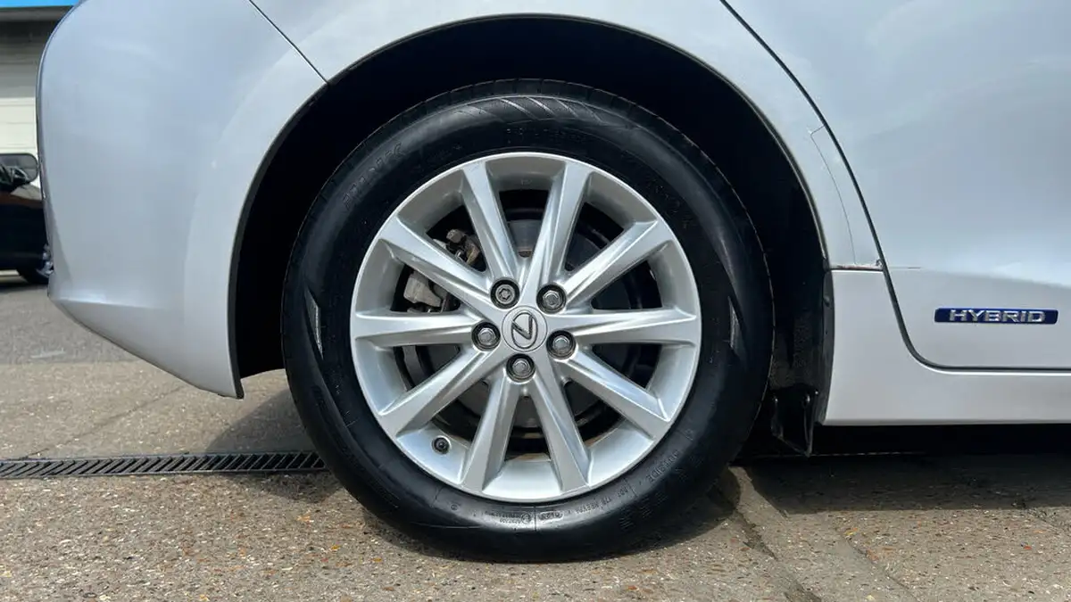 2012-lexus-ct-200h-18-se-l-premier-big-18