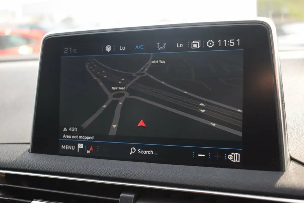 2020-peugeot-5008-suv-12-puretech-allure-eat8-big-3