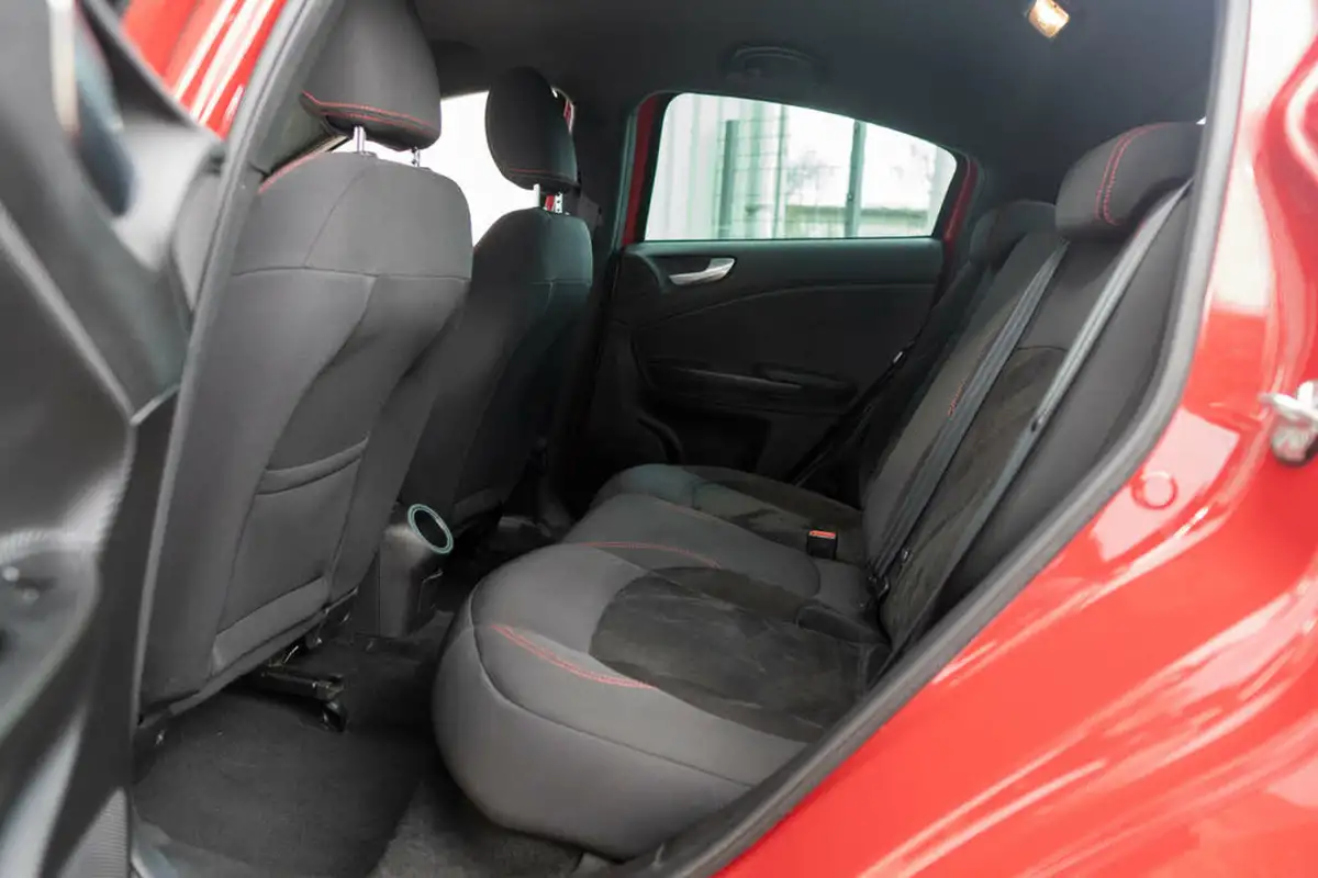 2015-alfa-romeo-giulietta-14-tb-sprint-big-8