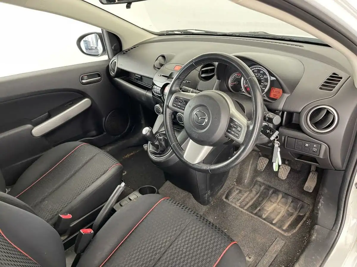 2011-mazda-mazda2-15-sport-102bhp-3d-big-10
