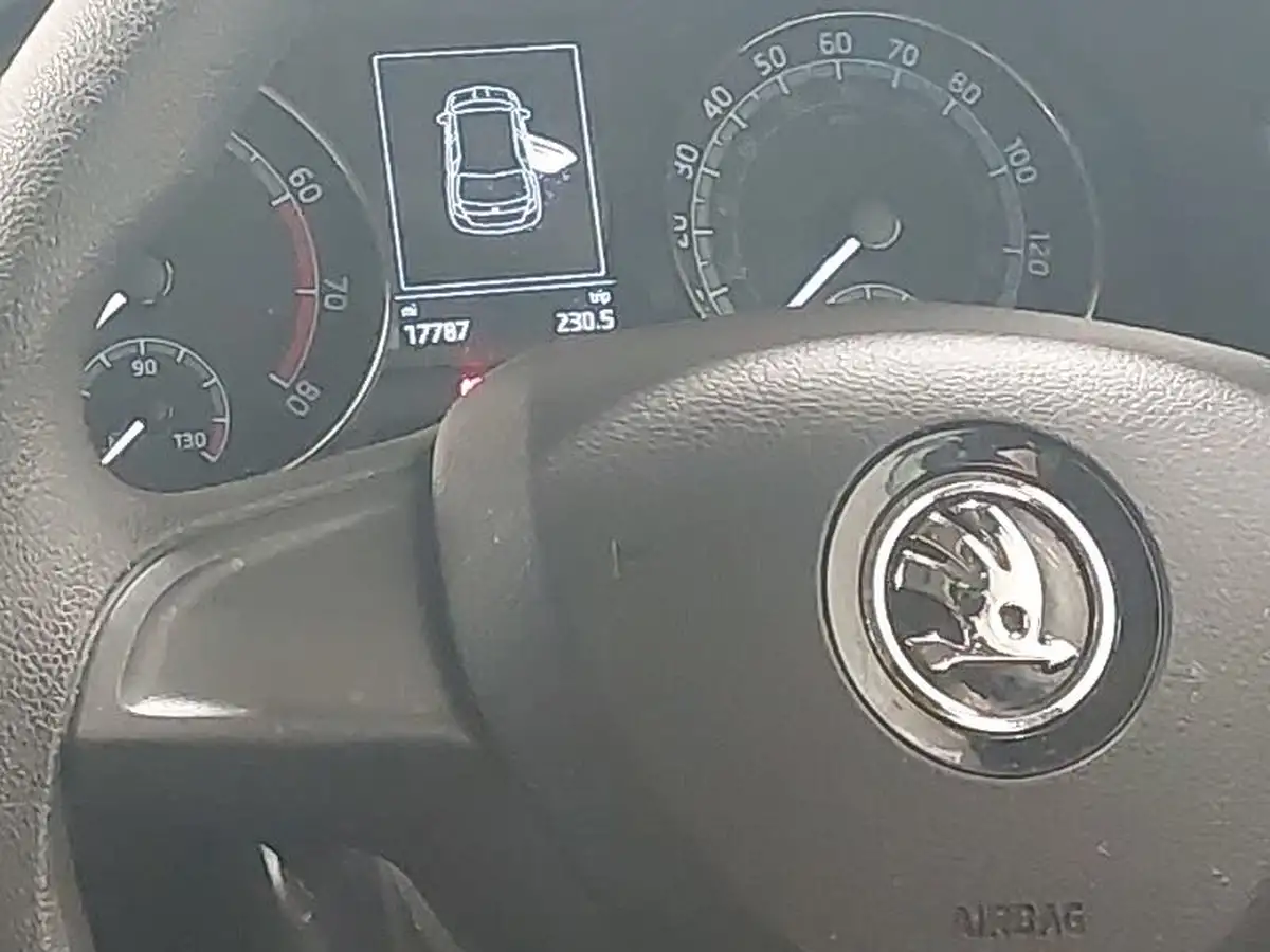 2019-skoda-fabia-10-mpi-s-hatchback-big-9