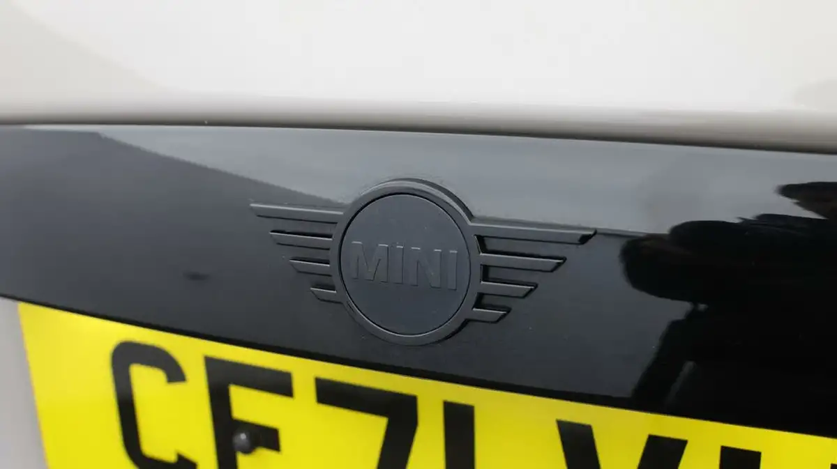 2022-mini-cooper-20-cooper-s-sport-hatchback-5d-auto-big-19