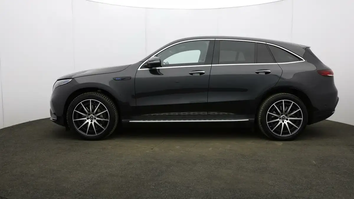 2022-mercedes-benz-eqc-e-eqc-400-amg-line-big-3