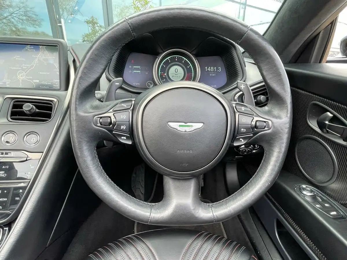 2019-aston-martin-db11-40-v8-big-32