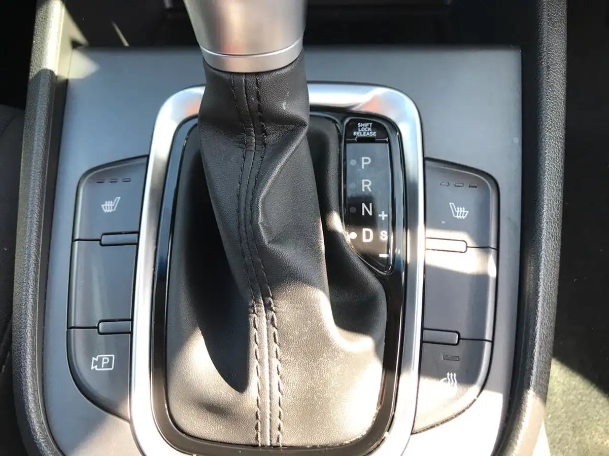 2022-hyundai-kona-16-gdi-premium-big-15