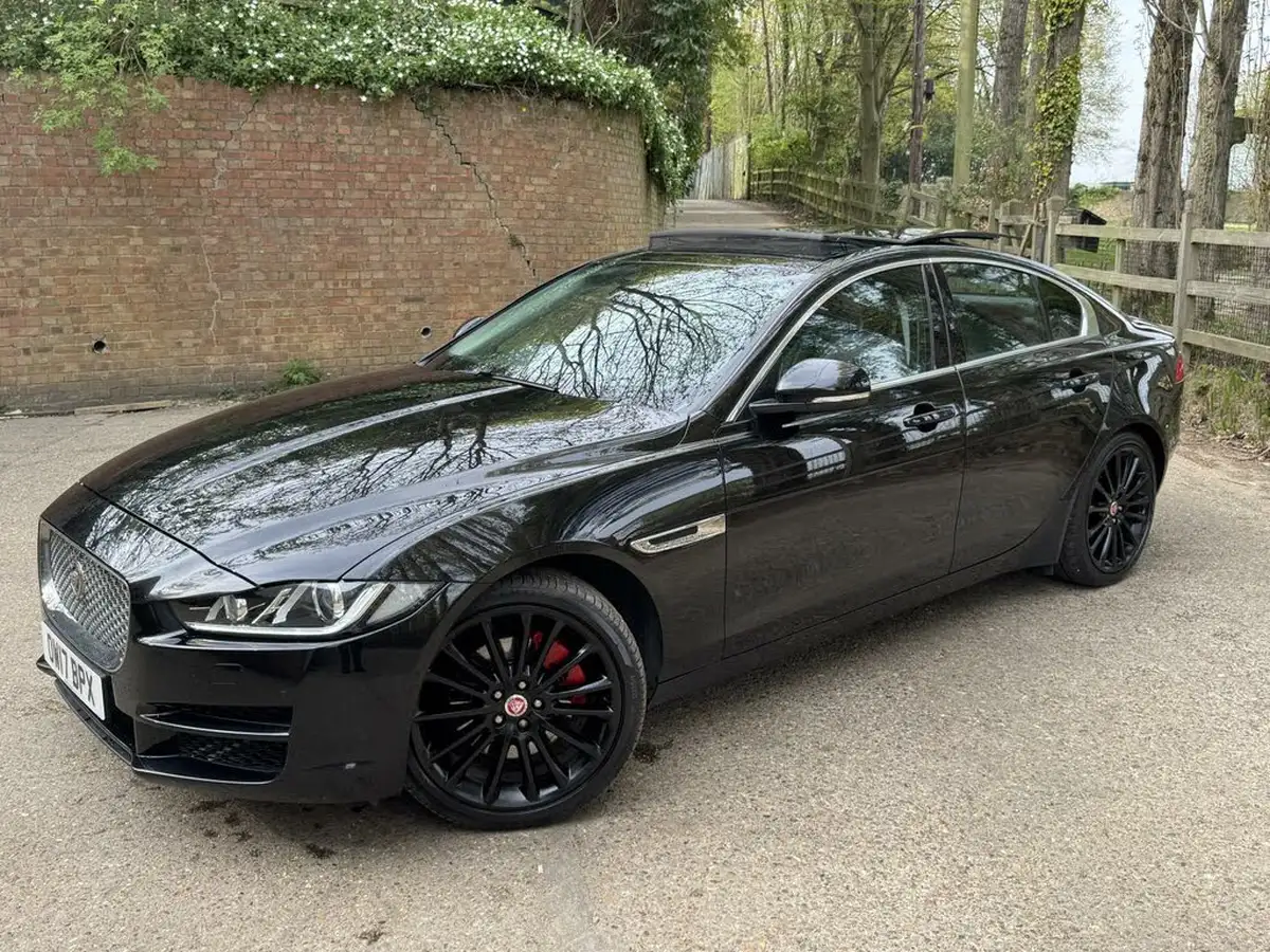 2017-jaguar-xe-20d-portfolio-180ps-awd-ss-1999cc-auto-big-8