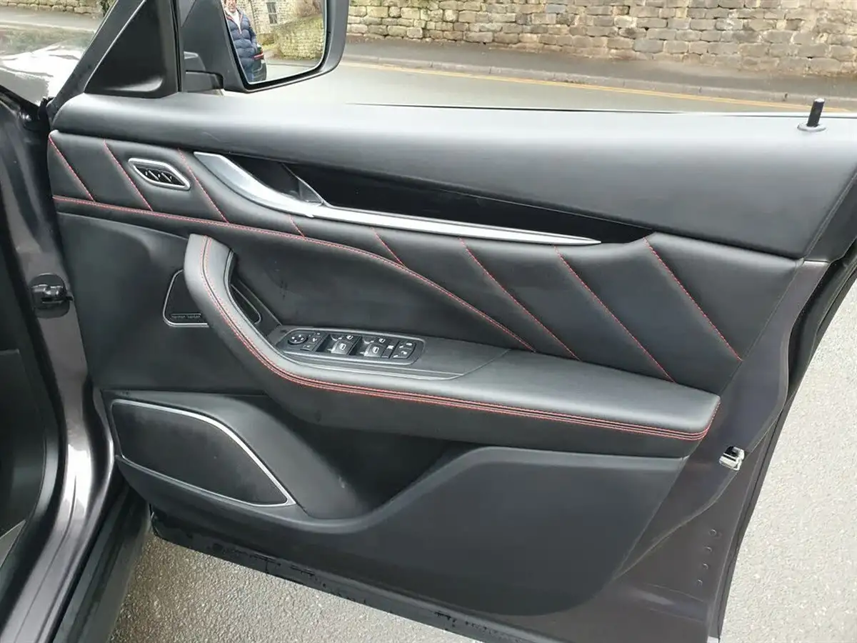 2020-maserati-levante-38-gts-big-17
