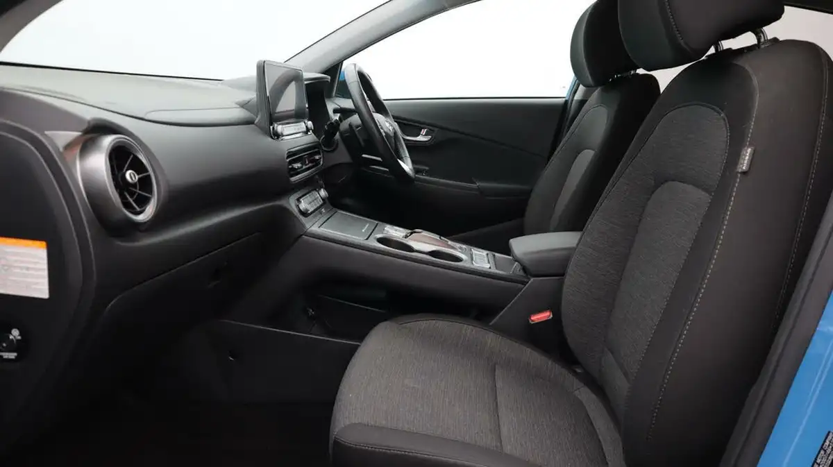 2022-hyundai-kona-e-premium-204ps-64kwh-7kw-obc-big-14