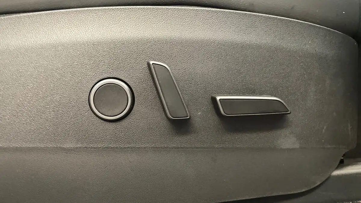 2022-tesla-model-y-e-long-range-big-25