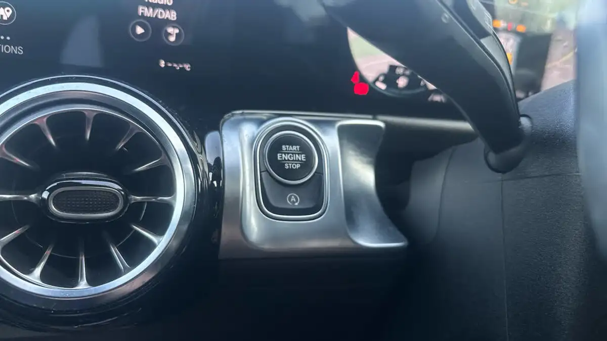 2021-mercedes-benz-glb-class-13-glb200-amg-line-premium-7g-tronic-big-18