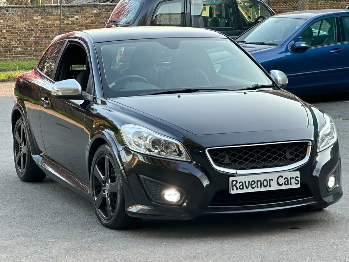 2012-volvo-c30-20-r-design-big-2