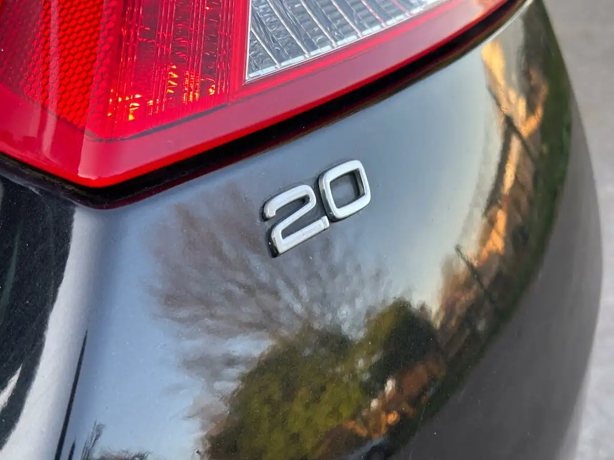 2012-volvo-c30-20-r-design-big-26