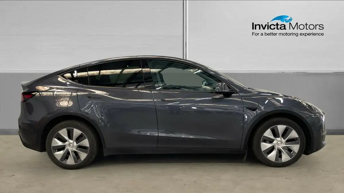 2022-tesla-model-y-e-long-range-big-1