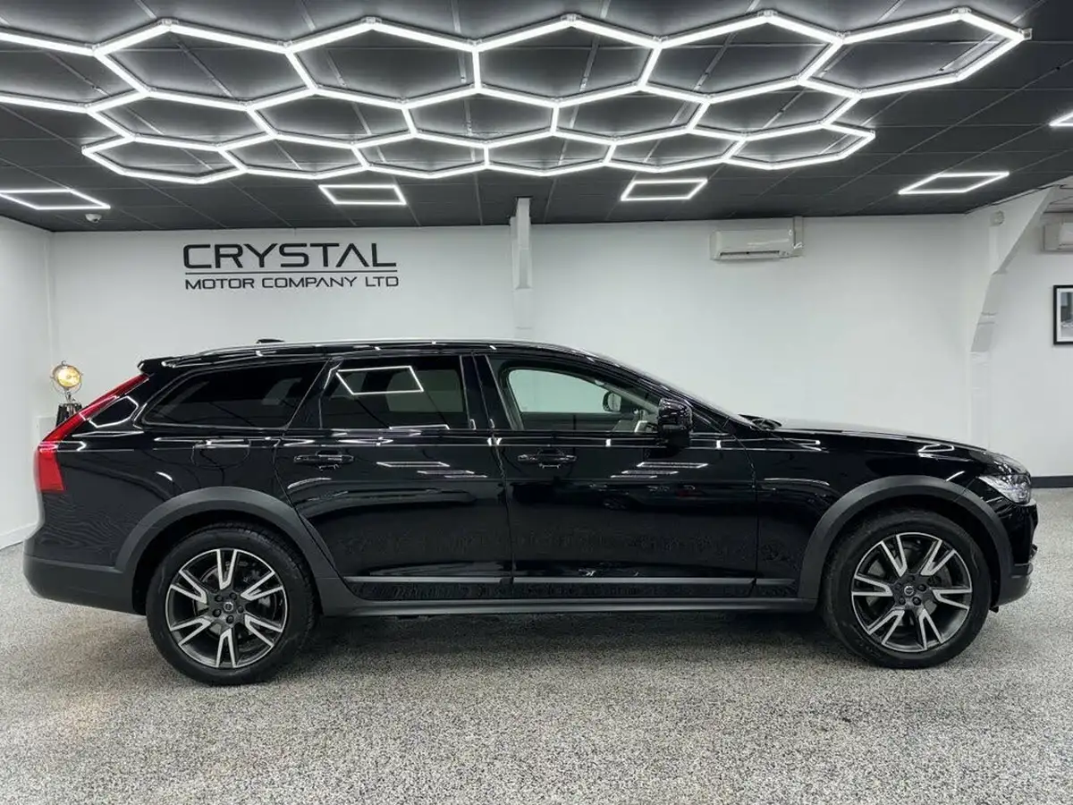 2020-volvo-v90-20-t6-cross-country-plus-big-1