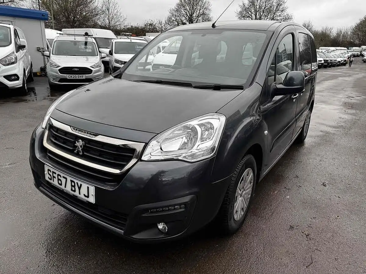 2017-peugeot-partner-big-11