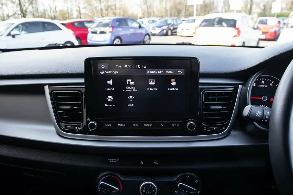 2021-kia-rio-10-t-gdi-2-dct-big-24